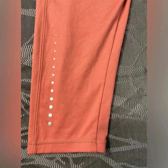 Danskin- Women's Reflective Capri Legging- High-Rise- Wide Waistband. - Picture 9 of 9